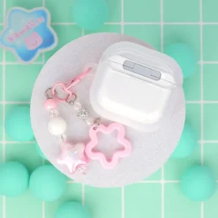 Airpodfodral med Bag Charm - Pink Pastel & Stars