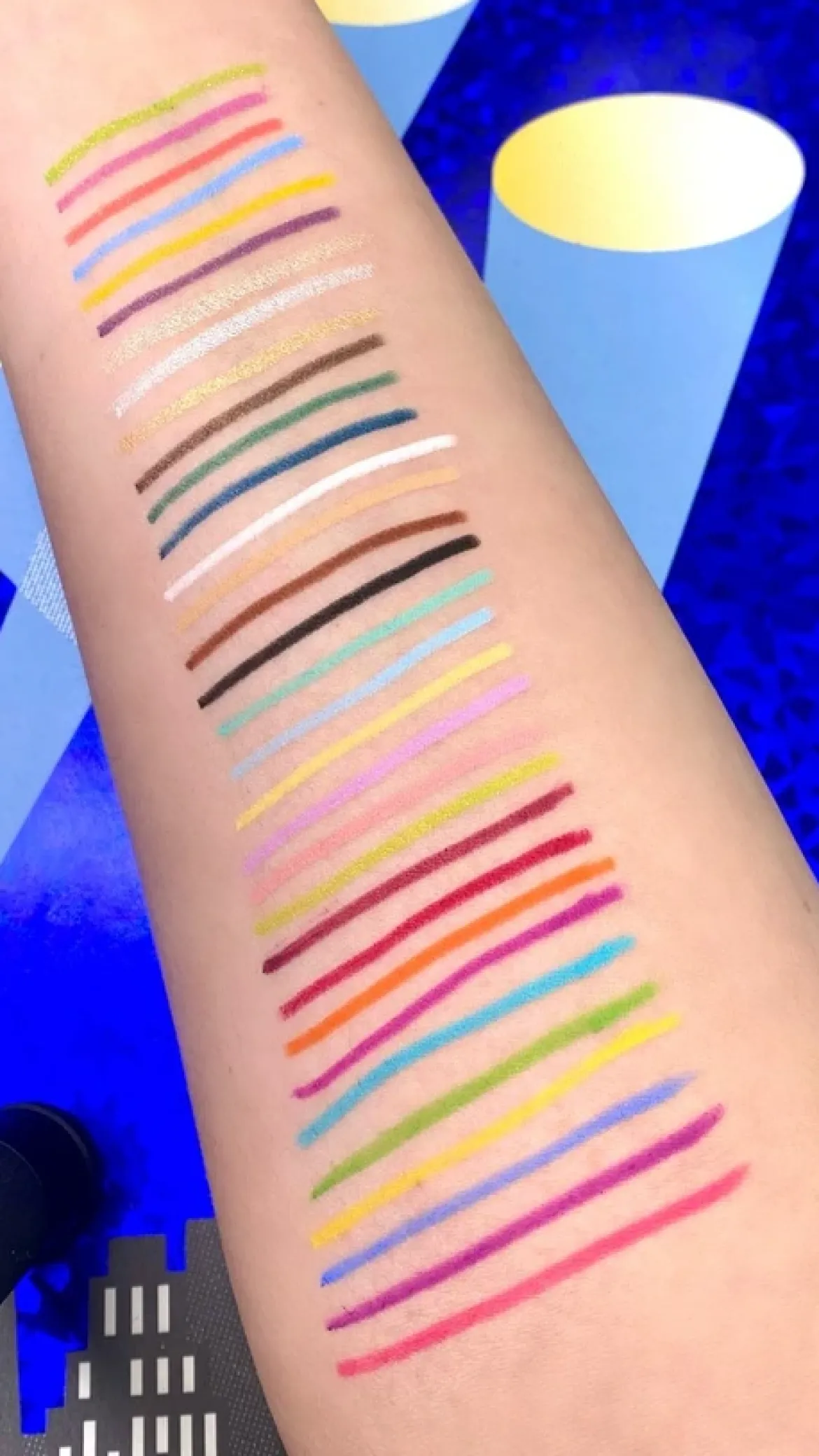 City of Flashing Lights Micro Retractable Liner - Sorbet