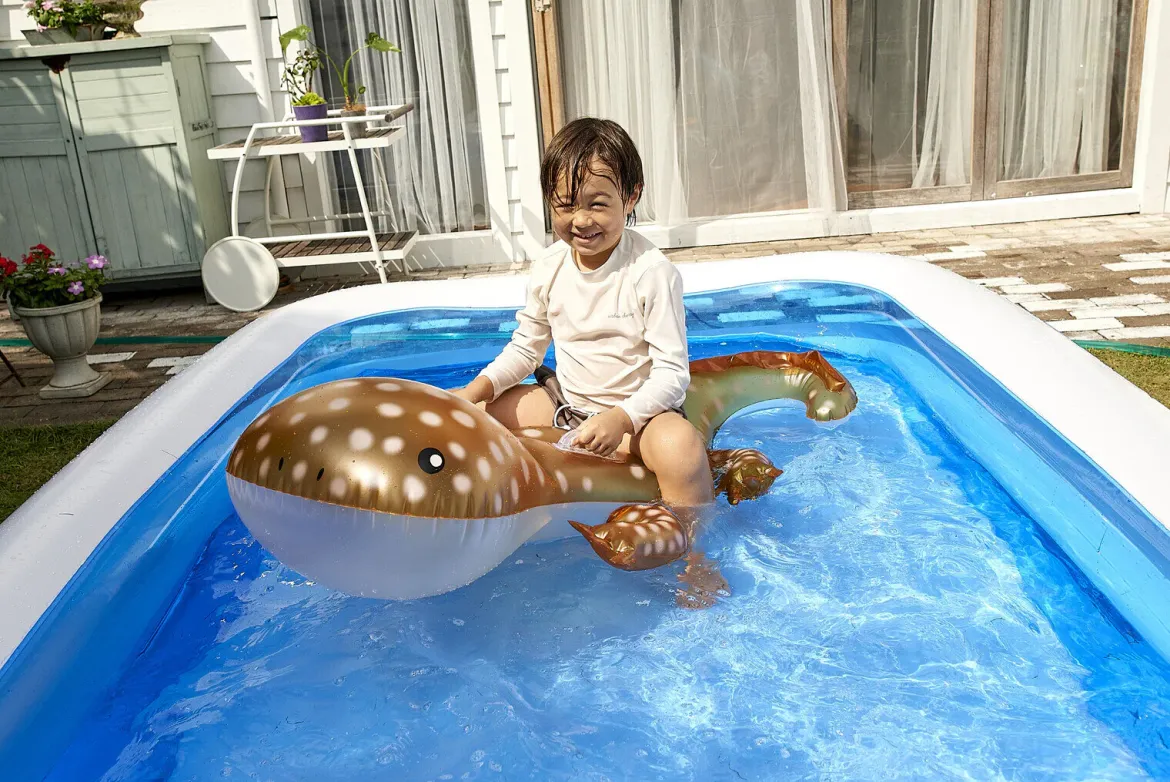 Pool Float Jättesalamander