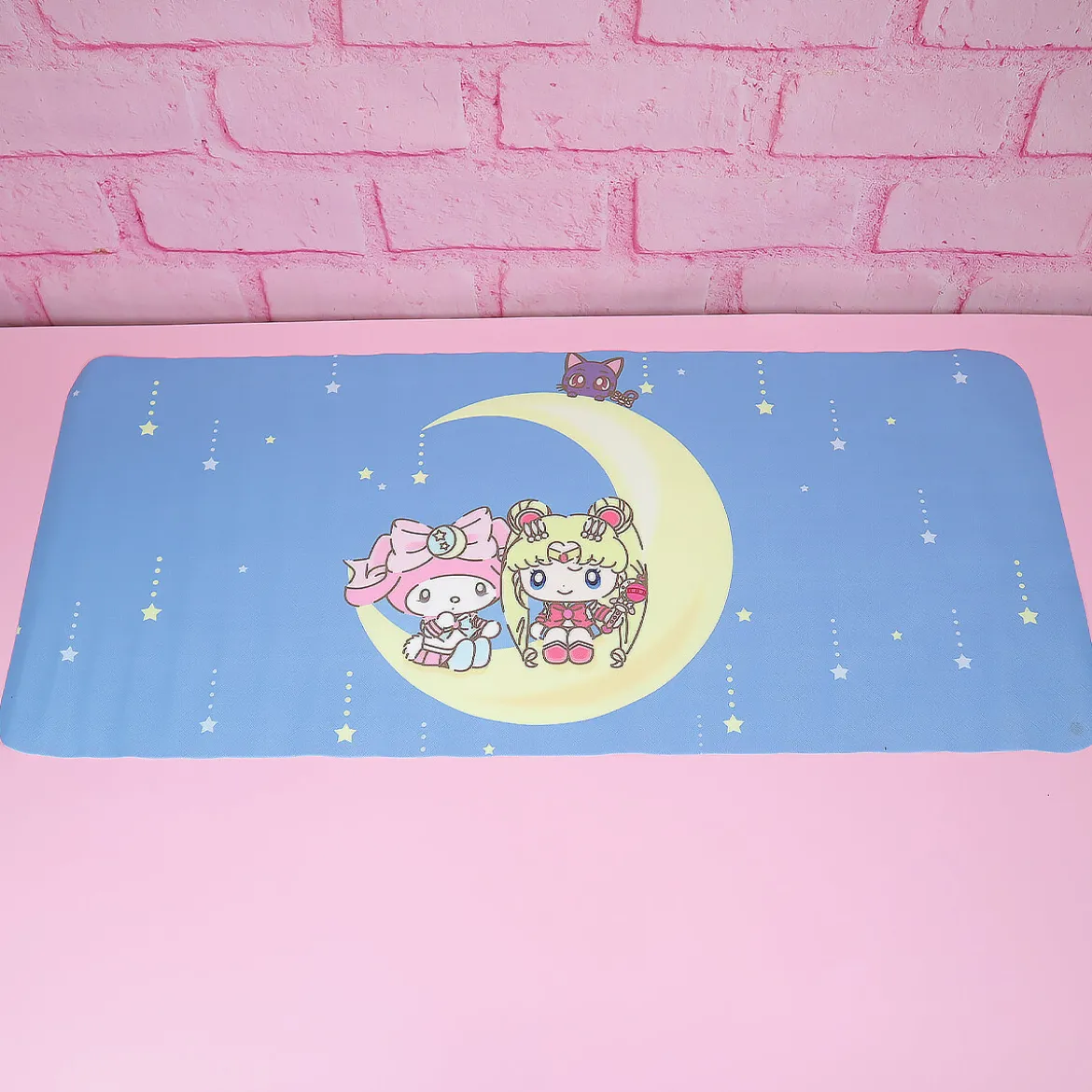 Sailor Moon & My Melody på måne - skrivbordsunderlägg