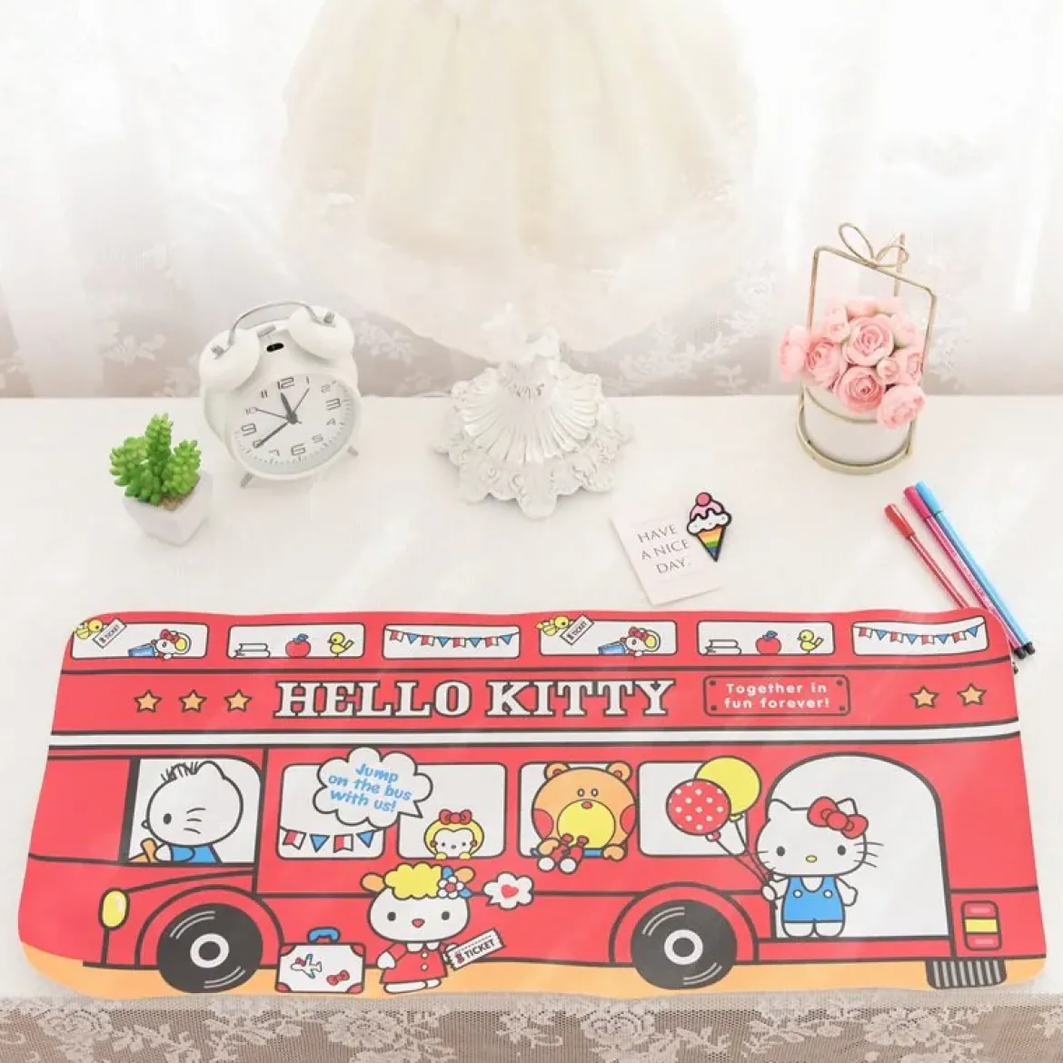 Skrivbordsunderlägg - Hello Kitty buss