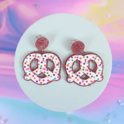 Stiftörhängen - Glittrig kringla med frosting