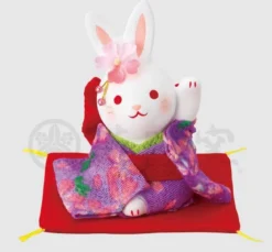 Vinkande kanin med lila kimono