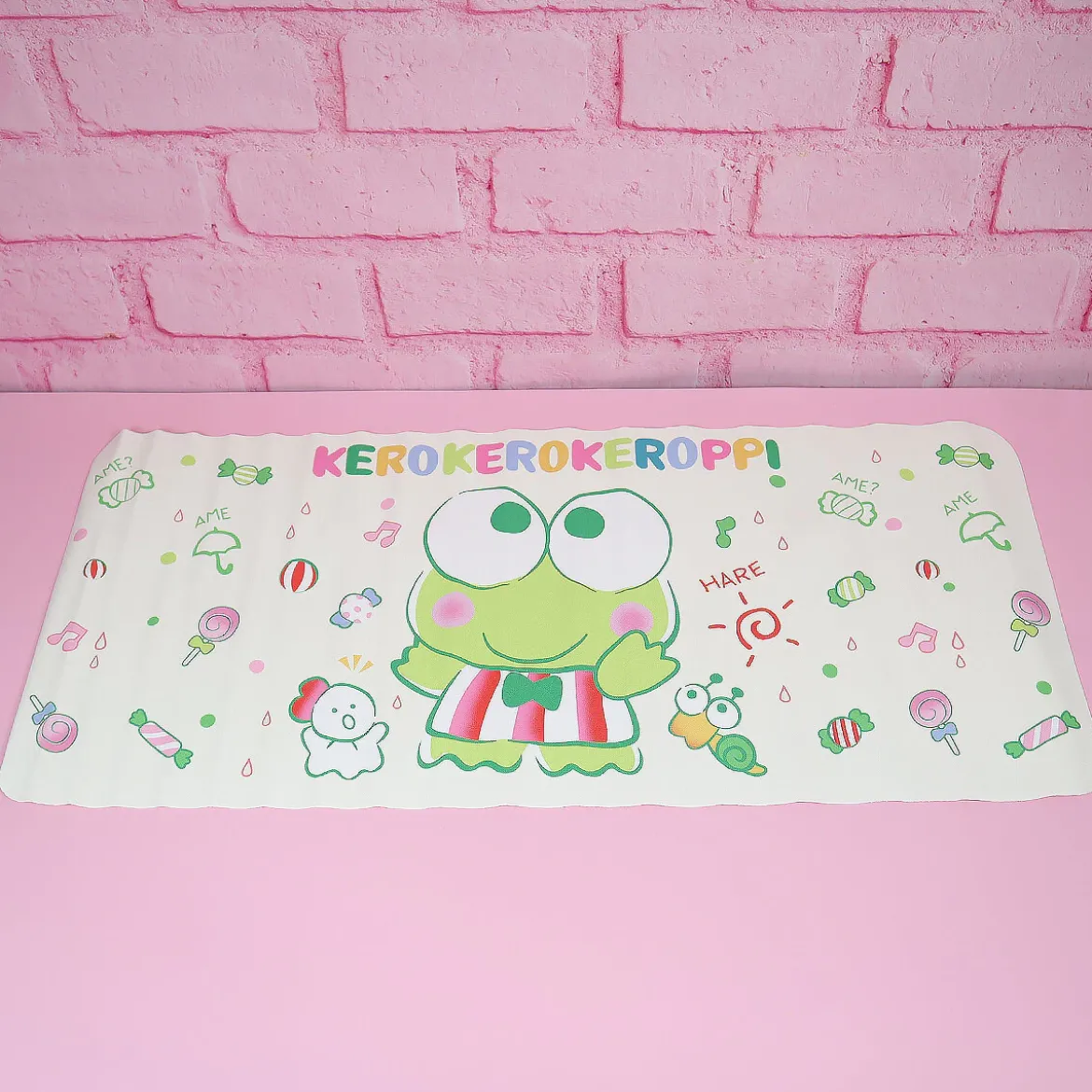 Vitt skrivbordsunderlägg - Kerokerokeroppi